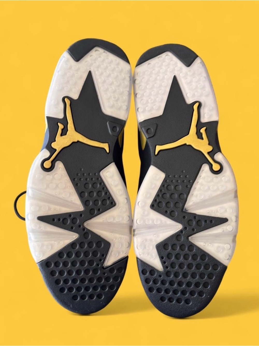 Nike Air Jordan - Black/Metallic Gold - Picture 6 of 8